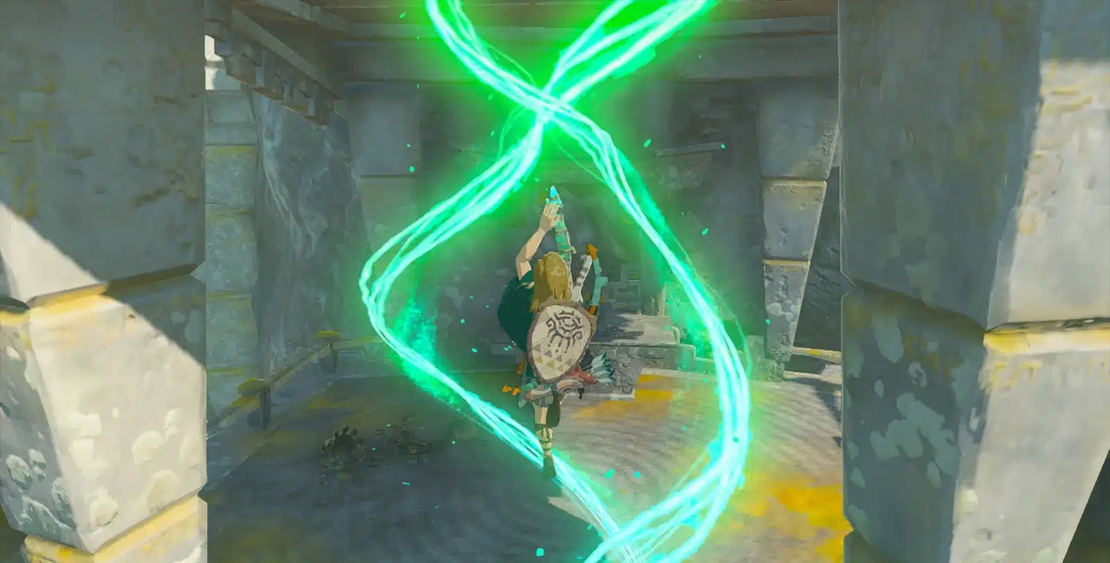 Link raising a weapon wrapped in swirling green Fuse energy in Tears of the Kingdom